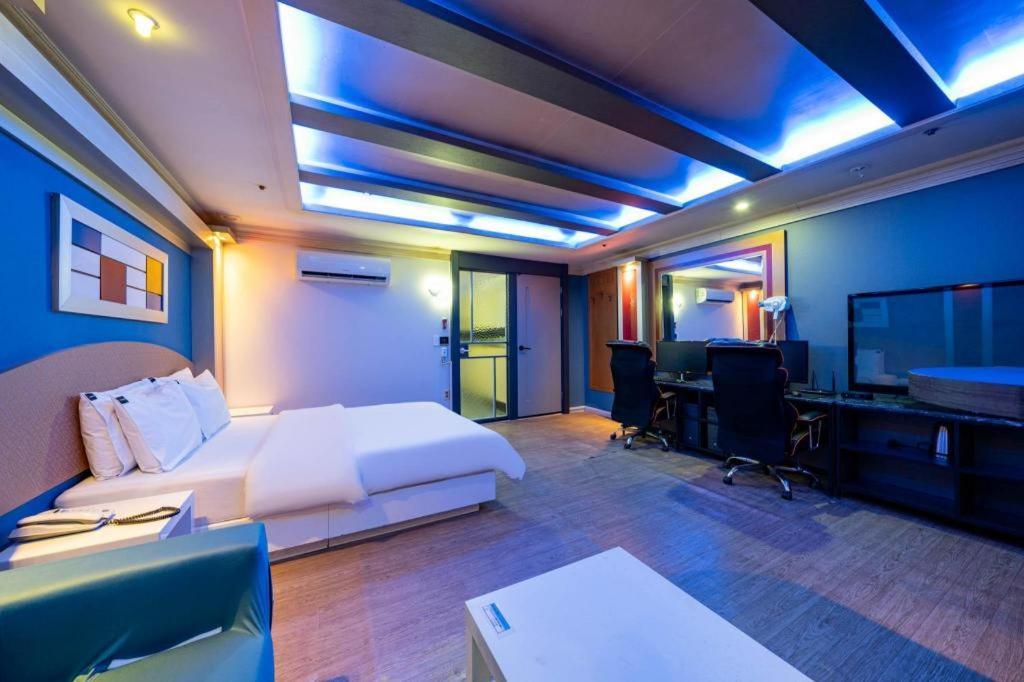 Hotel Head-One Uijeongbu Екстер'єр фото