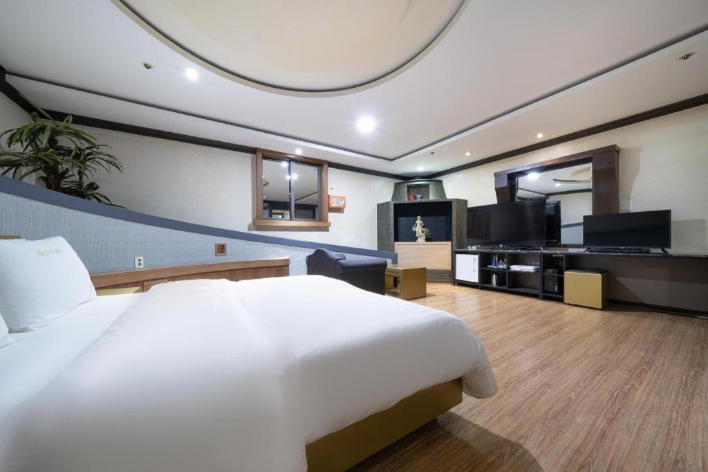 Hotel Head-One Uijeongbu Екстер'єр фото