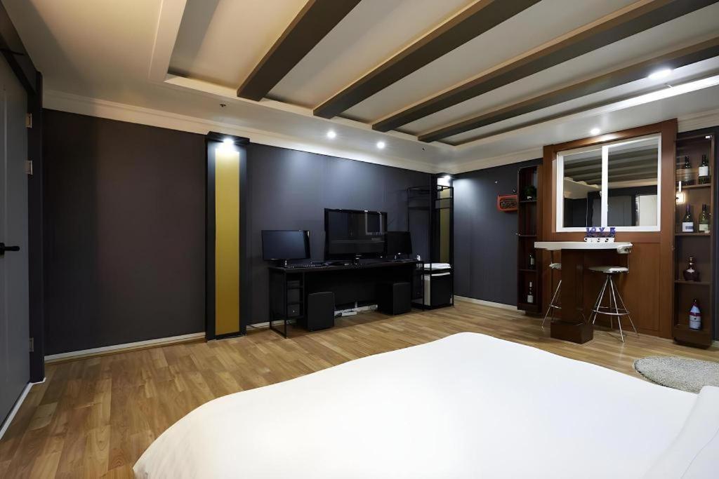 Hotel Head-One Uijeongbu Екстер'єр фото