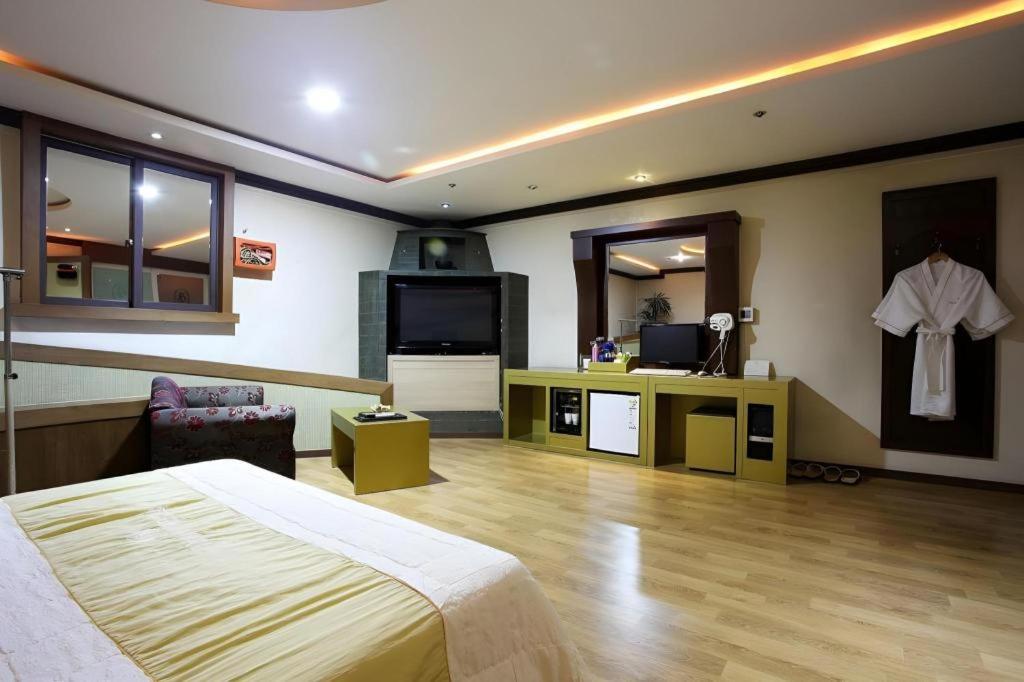 Hotel Head-One Uijeongbu Екстер'єр фото