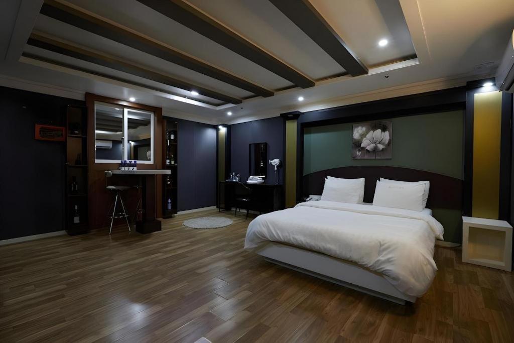 Hotel Head-One Uijeongbu Екстер'єр фото