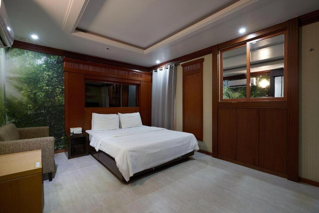 Hotel Head-One Uijeongbu Екстер'єр фото